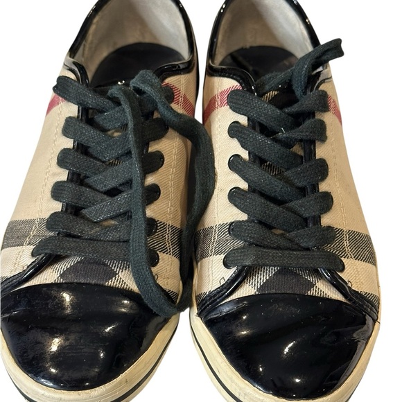 Burberry Checkered Sneakers with Black and Red Accents - Picture 1 of 12